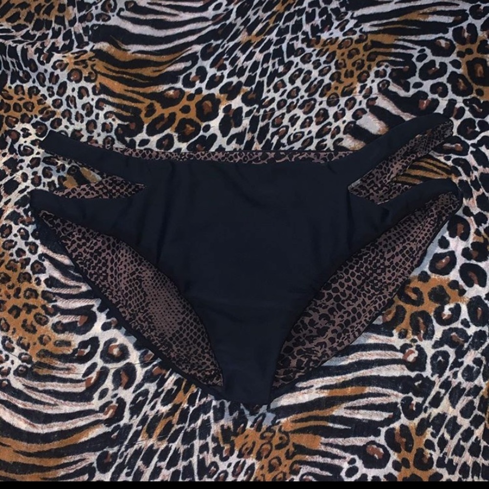 Acacia Bottoms Black